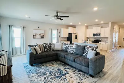 Image de 4-bedroom Beach Cottage with Mother-in-Law Suite, 6 Seater Golf Cart and Pools