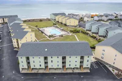 Image de Charming 2-bedroom condo with fitness room, WiFi in awesome Surf City