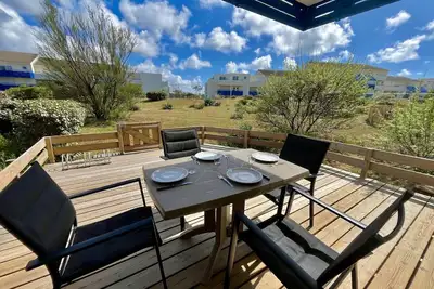 Image de Appartement au rez de chaussée d'une résidence en front de mer avec piscine - 545291