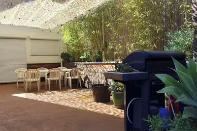 Image de Rez-de-jardin au calme avec grande terrasse, en centre-ville