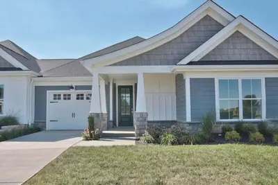 Image de Charming, spacious, 2-bedroom townhome just 15 minutes from Louisville!
