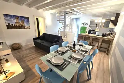 Image de Bright House in Old Town Desenzano with private park