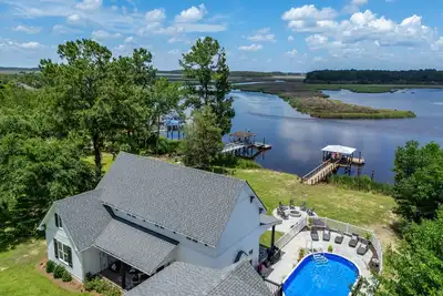 Image de Nature Lovers Escape Waterfront Pool Dock Sunsets Fishing Kayaking Savannah