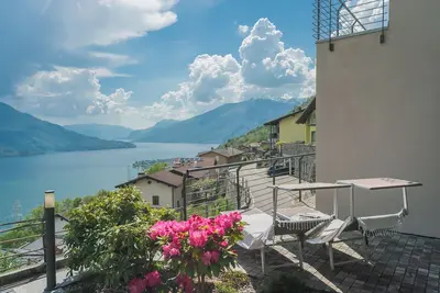 Blooms by the Lake - Quatre Chambres Appartement, Couchages 9