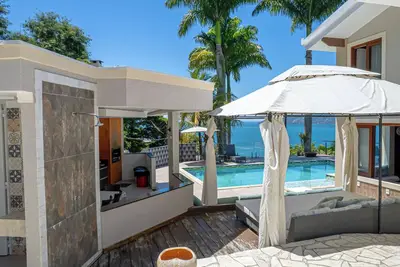 Image de House with view to IlhaBela - Heated Spa pool - Beach Tennis court