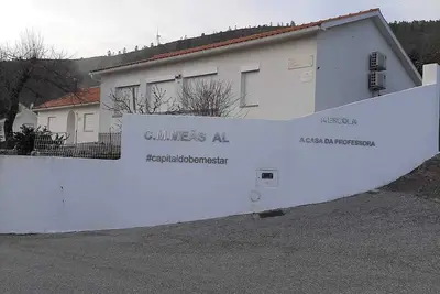 Image de School Houses - \"The School\" - Meãs