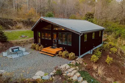 Image de Robin's Nest Retreat in charming Weaverville