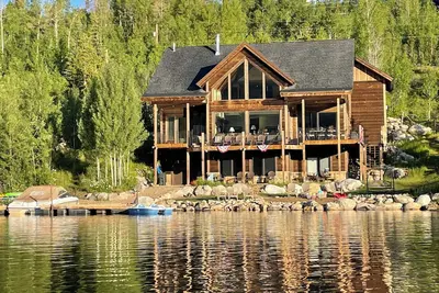 Image de Spacious Lakefront Home, Private Dock & Beach, Elevator, Stunning Views