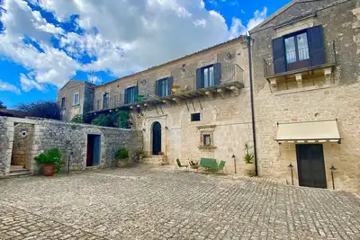 Image de Suites and Apartments in 1700s Sicilian Villa with pool and tennis court
