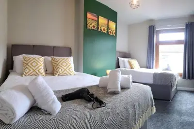 Image de 3 Double Beds, 4 Rooms, Sleeps 8