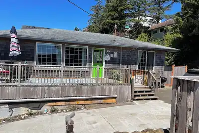 Image de Sea La Vie Cottage cozy and only an 8 minute walk to the beach.