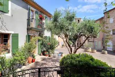 Image de L'oustaou de Ventabren - Place du village