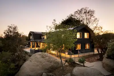 Image de Retreat to the Rocks – Historic Film & Music Getaway