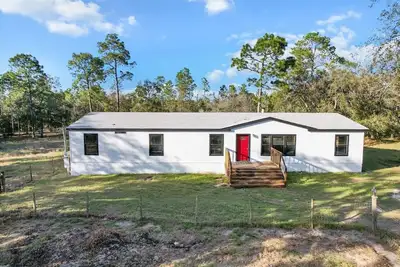 Image de Spacious 4-bedroom house located between 2 great springs!