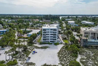 Image de Siesta Sands Beach Resort - Beachfront Condo complex on Crescent Beach - 1br