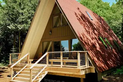 Image de Midcentury Modern A-Frame on the Bluff
