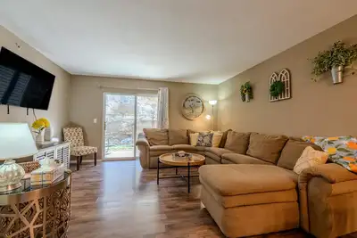 Image de 3br Walk-In ~ Near the 76 Strip! ~ Pool ~ Free Tickets Included! (V2961-2)