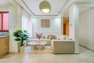 Image de Luxury Minimalist Apartment – Parking & High-Speed Wi-Fi