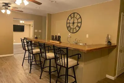 Image de Spacious and Serene 4-bedroom cabin in enchanting Shaver Lake with WiFi