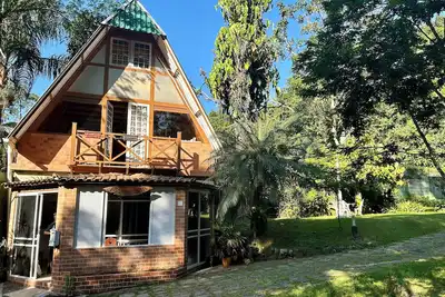 Image de Cozy chalet in harmony with nature in the Tijuca Forest in Rio de Janeiro.