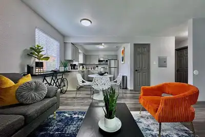 Image de Central Midtown Apt*Secure Parking*Walk to Target