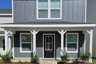 Image de Beachfront PROPERTY_MODERN Living On The Coast. Walk to the Beach in Seconds!