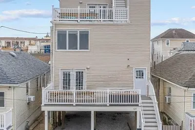 Image de Luxury 6+Br & 7bth house w/ Ac, 1. 5 blocks from Beach & Broadwalk. Rooftop views