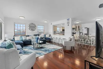 Image de 3 mins from beach & Broadwalk. Spacious 3+Br/4bth unit w/Ac + 8 beach badges.