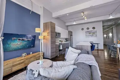 Image de Elegant 3bd | Dt Dallas | Sleeps 18 | Free Parking