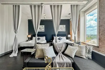 Image de Elegant 3bd | Dt Dallas | Sleeps 10 | Free Parking