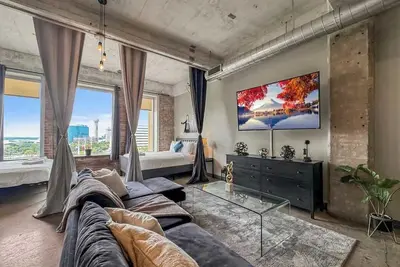 Image de Elegant 3bd | Dt Dallas | Sleeps 11 | Free Parking