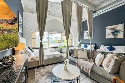 Image de Elegant 2bd | Dt Dallas | Sleeps 10 | Free Parking