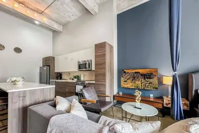 Image de Elegant 3bd | Dt Dallas | Sleeps 16 | Free Parking