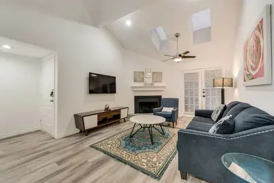 Image de 2-bedroom condo in charming Dallas with WiFi, Ac