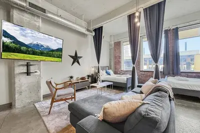 Image de Luxury 3bd | Dt Dallas | Sleeps 11 | Free Parking