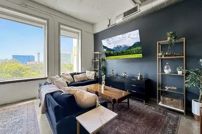 Image de Elegant 1bd | Dt Dallas | Sleeps 8 | Free Parking