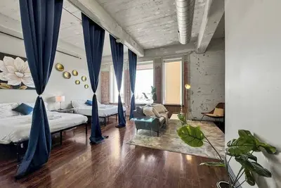 Image de Elegant 3bd | Dt Dallas | Sleeps 9 | Free Parking