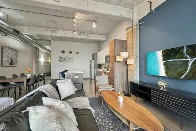 Image de Elegant 2bd | Dt Dallas | Sleeps 16 | Free Parking