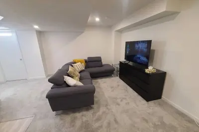 Image de Luxurious 1-bedroom basement suite in marvelous Airdrie 15 minutes to the Airpor