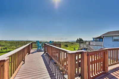 Image de Charming \"1924\" 2-bedroom cottage located right on the Beach - Amazing views.
