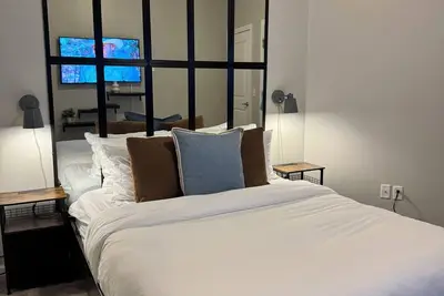 Image de Amazing Lakefront Savannah Home 5 mins From Tanger Outlets & 20 mins to Downtown