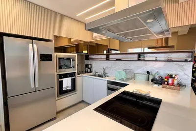 Image de Giant suite equipped with 43\" Tv, air conditioning, automatic blinds, luxury furniture and beds