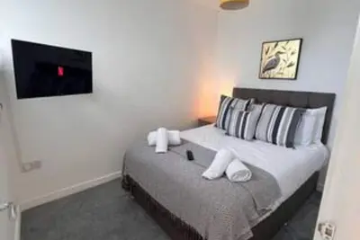 Image de 5 Bedrooms, 2 Bathrooms, 4 Double Rooms