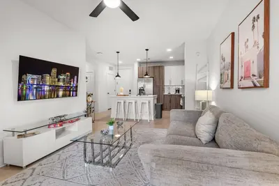 Image de Vibrant 1-Bedroom Paradise: Pool & Gym Bliss