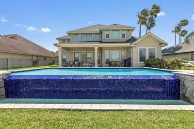 Image de Treasure Hills Poolside Par- 5 bedroom 3. 5bath- Pool overlooking the 14th hole!