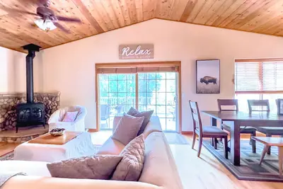 Image de 20% off. New! ! ! Secluded, forest, private hot tub, pets, rivers, lakes, wineries