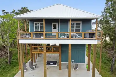 Image de Spacious new 4-bedroom house on a deep water canal in tranquil Bay St. Louis, Ms