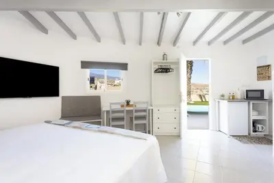 Image de Oasis Tenerife Rentals - Studio (1) with mountain view, pool and outdoor kitchen