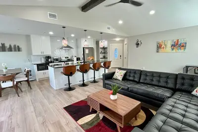 Image de Spacious Family/Pet-Friendly Home + Attached Studio near Park and Community Pool