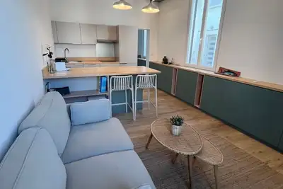Image de Appartement design au cœur d'Arès - entièrement rénové - 200m de la plage